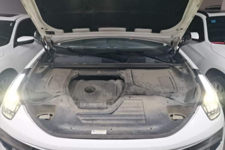 Used Lynk & Co 01 2019 2.0T Four-Wheel Drive Genie Pro Version China V Emission Standard Engine Bay