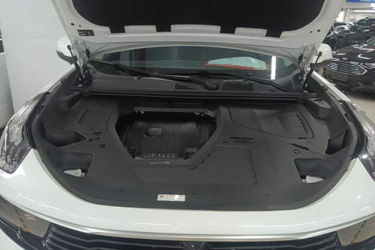 Used Lynk & Co 01 2019 2.0T Two-Wheel-Drive Pro Version China VI Standard Engine Bay
