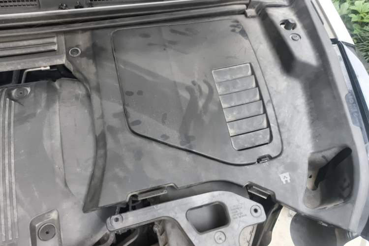 Used Lynk & Co 01 2019 2.0T Two-Wheel-Drive Pro Version China VI Standard Engine Bay Left