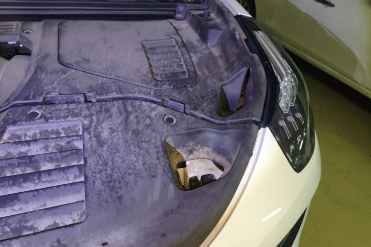 Used Lynk & Co 01 2019 2.0T Two-Wheel-Drive Pro Version China VI Standard Engine Bay Left