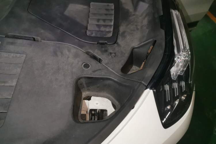 Used Lynk & Co 01 2019 2.0T Two-Wheel-Drive Pro Version China VI Standard Engine Bay Left