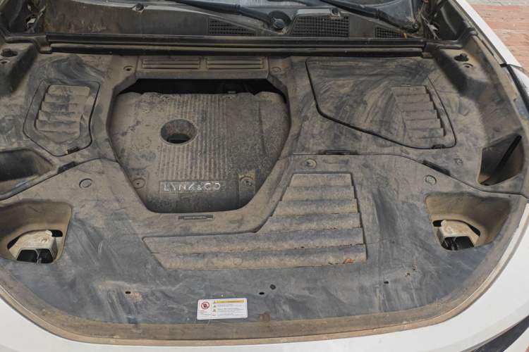 Used Lynk & Co 01 2019 2.0T Two-Wheel-Drive Pro Version China VI Standard Engine Bay