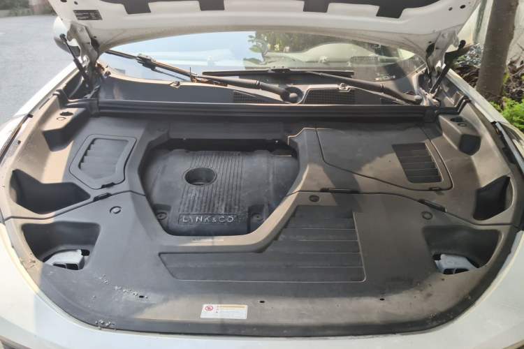 Used Lynk & Co 01 2019 2.0T Two-Wheel-Drive Pro Version China V Standard Engine Bay
