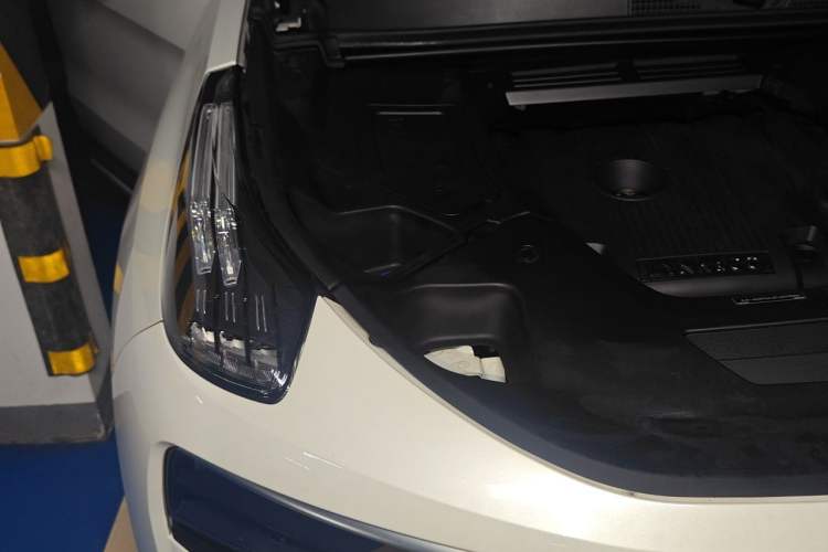 Used Lynk & Co 01 2019 2.0T Two-Wheel Drive Zhaopu Version China VI Standard Engine Bay Right
