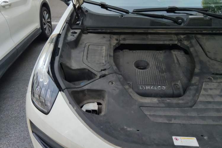 Used Lynk & Co 01 2019 2.0T Two-Wheel-Drive Pro Version China VI Standard Engine Bay Right