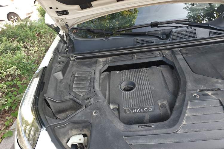 Used Lynk & Co 01 2019 2.0T Two-Wheel-Drive Pro Version China VI Standard Engine Bay Right