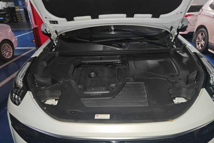 Used Lynk & Co 01 2019 2.0T Two-Wheel-Drive Pro Version China VI Standard Engine Bay Right
