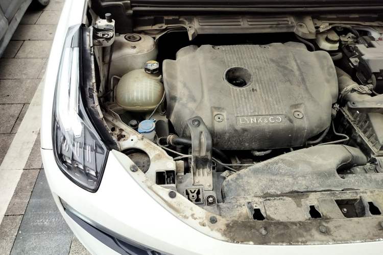 Used Lynk & Co 01 2019 2.0T Two-Wheel-Drive Pro Version China VI Standard Engine Bay Right