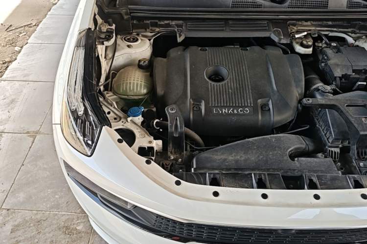 Used Lynk & Co 01 2019 2.0T Four-Wheel Drive Genie Pro Version China VI Standard Engine Bay Right