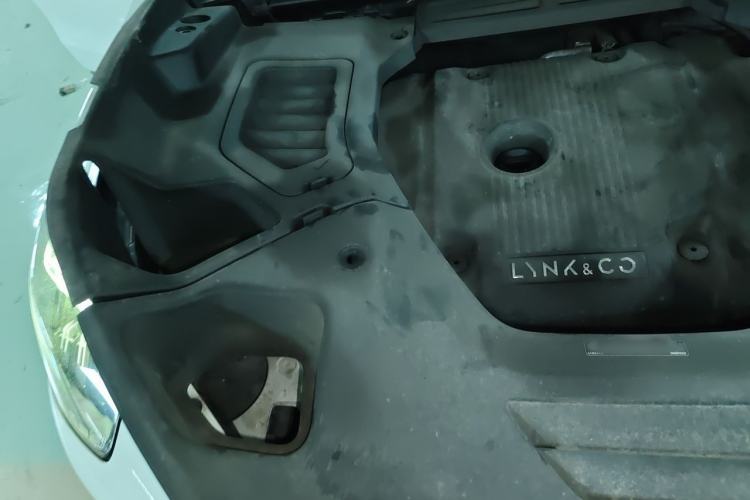 Used Lynk & Co 01 2019 2.0T Two-Wheel-Drive Pro Version China V Standard Engine Bay Right
