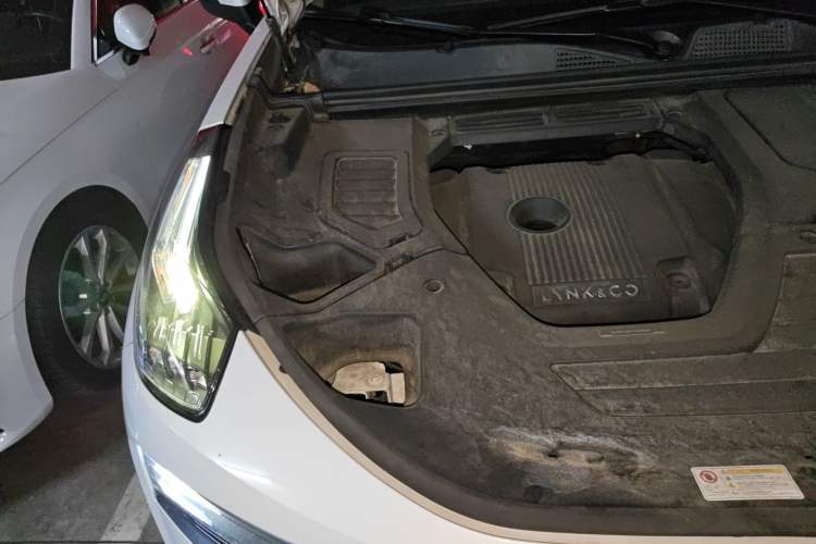 Used Lynk & Co 01 2019 2.0T Two-Wheel-Drive Pro Version China VI Standard Engine Bay Right