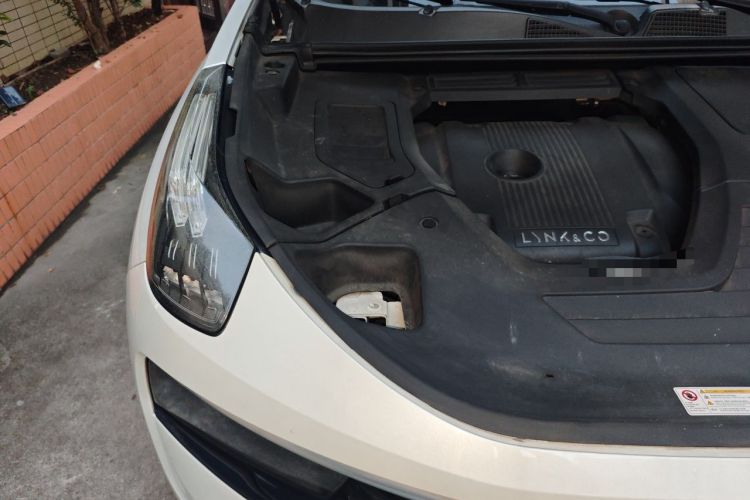 Used Lynk & Co 01 2019 2.0T Two-Wheel Drive Zhaopu Version China VI Standard Engine Bay Right