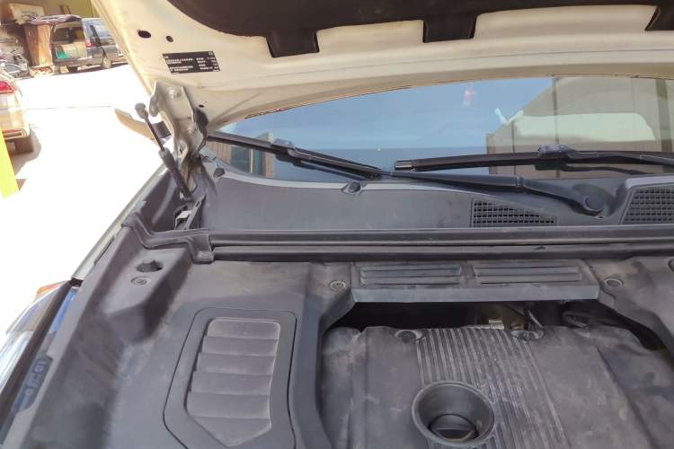 Used Lynk & Co 01 2019 2.0T Two-Wheel-Drive Pro Version China V Standard Engine Bay Right