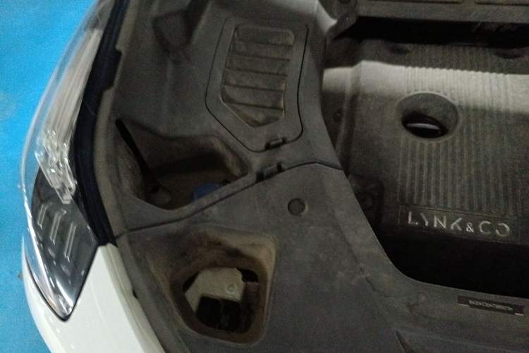 Used Lynk & Co 01 2019 2.0T Two-Wheel-Drive Pro Version China V Standard Engine Bay Right