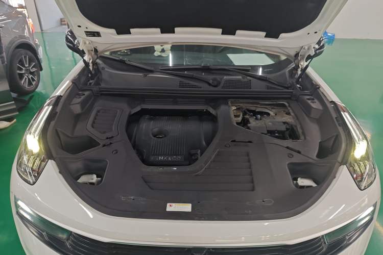 Used Lynk & Co 01 2019 2.0T Two-Wheel-Drive Pro Version China VI Standard Engine Bay