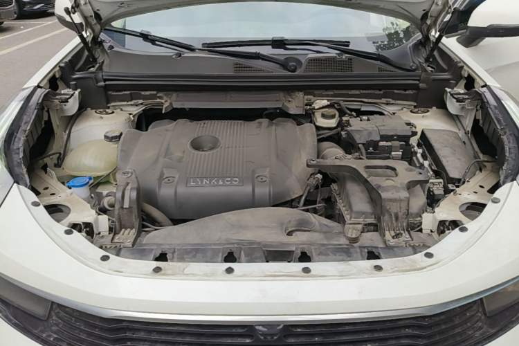 Used Lynk & Co 01 2019 2.0T Two-Wheel-Drive Pro Version China VI Standard Engine Bay