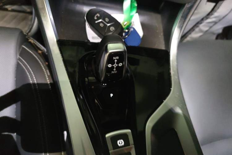 Used Lynk & Co 01 2019 2.0T Two-Wheel-Drive Pro Version China VI Standard Gear Lever