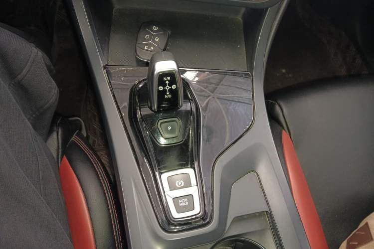 Used Lynk & Co 01 2019 2.0T Two-Wheel Drive Pure Version China VI Standard Gear Lever