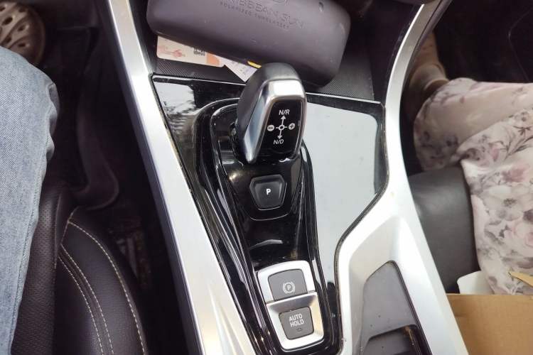 Used Lynk & Co 01 2019 2.0T Two-Wheel-Drive Pro Version China VI Standard Gear Lever