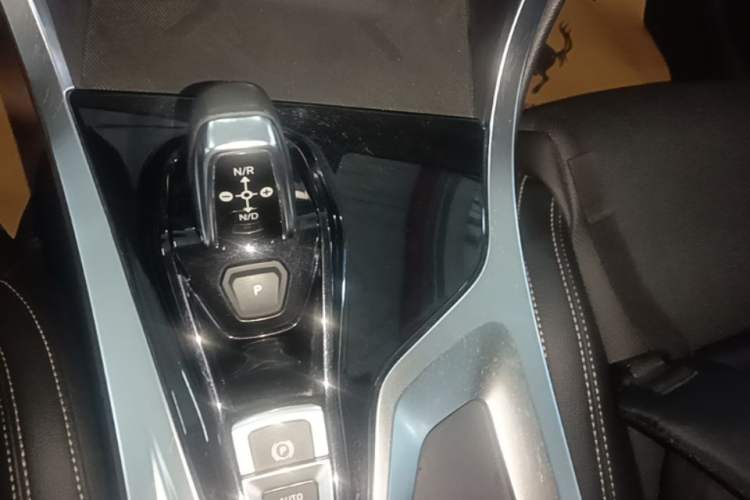 Used Lynk & Co 01 2019 2.0T Two-Wheel-Drive Pro Version China VI Standard Gear Lever