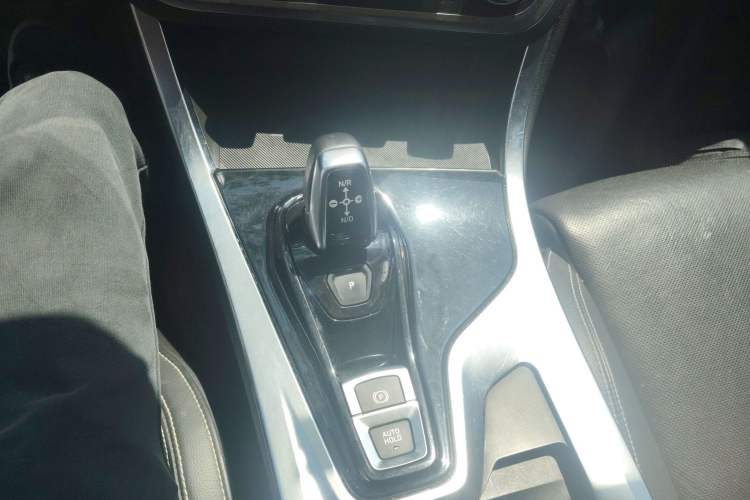 Used Lynk & Co 01 2019 2.0T Two-Wheel-Drive Pro Version China VI Standard Gear Lever