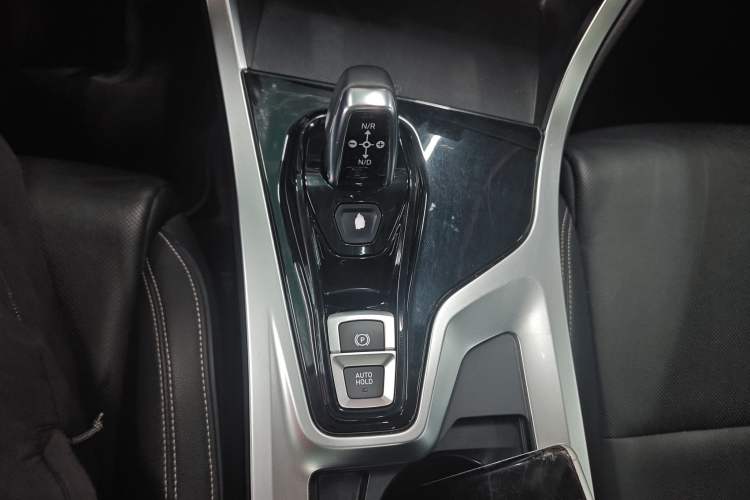 Used Lynk & Co 01 2019 2.0T Two-Wheel-Drive Pro Version China VI Standard Gear Lever