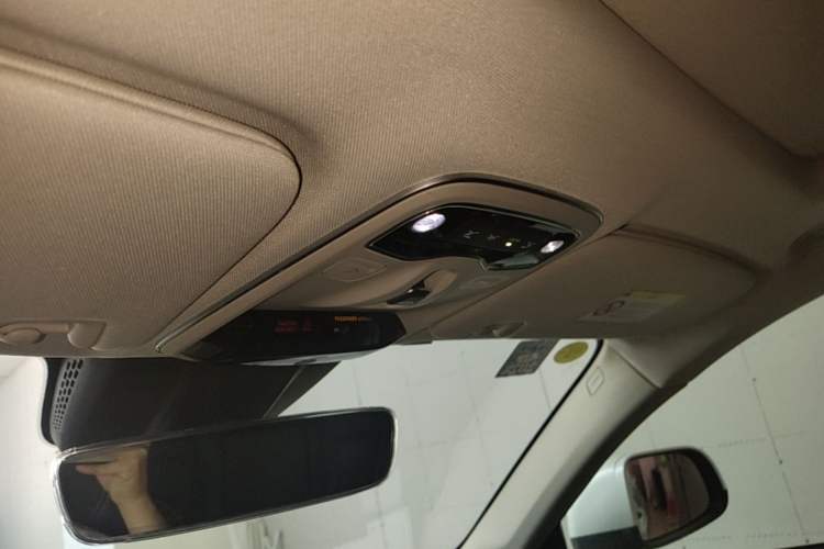 Used Lynk & Co 01 2019 2.0T Two-Wheel-Drive Pro Version China VI Standard Headliner