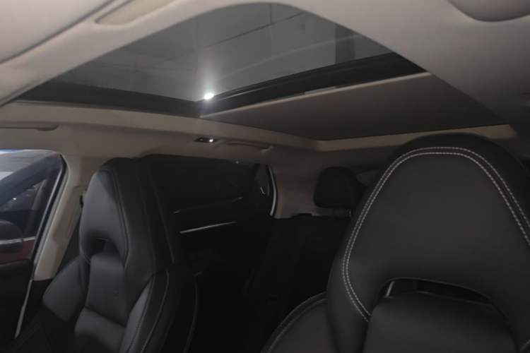 Used Lynk & Co 01 2019 2.0T Two-Wheel-Drive Pro Version China VI Standard Headliner