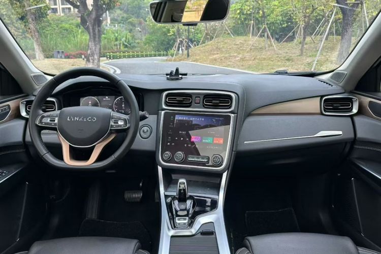 Used Lynk & Co 01 2019 2.0T Two-Wheel-Drive Pro Version China V Standard Interior 1