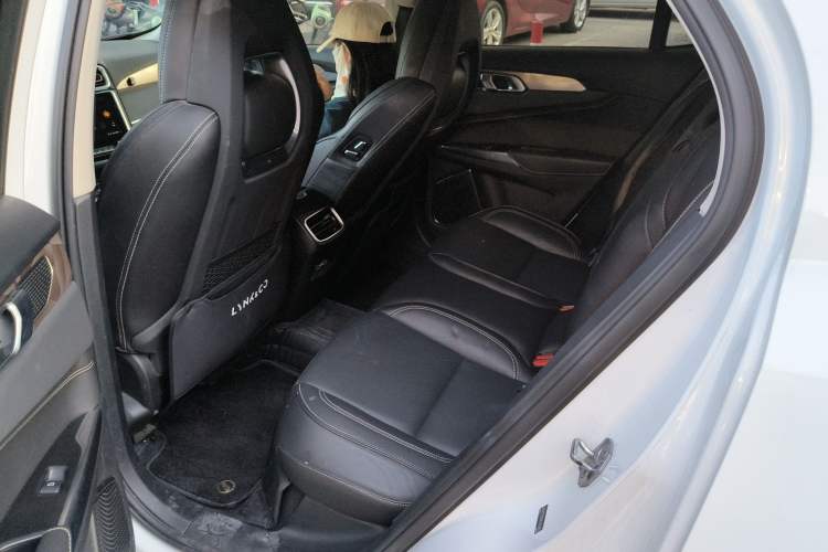 Used Lynk & Co 01 2019 2.0T Two-Wheel-Drive Pro Version China V Standard Interior 2