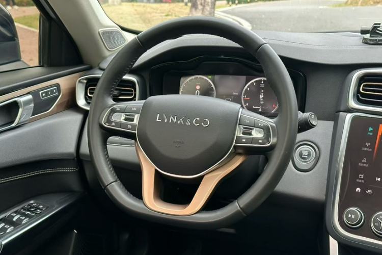 Used Lynk & Co 01 2019 2.0T Two-Wheel-Drive Pro Version China V Standard Interior 2