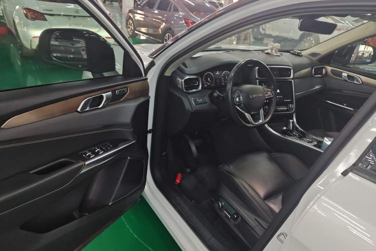 Used Lynk & Co 01 2019 2.0T Two-Wheel-Drive Pro Version China VI Standard Interior 3