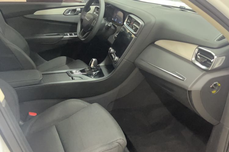 Used Lynk & Co 01 2019 2.0T Two-Wheel Drive Pure Version China VI Standard Interior 4