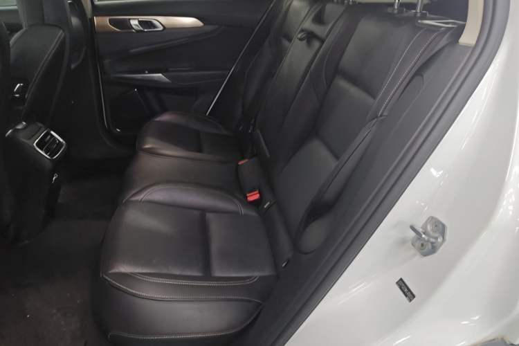 Used Lynk & Co 01 2019 2.0T Two-Wheel-Drive Pro Version China VI Standard Interior 4
