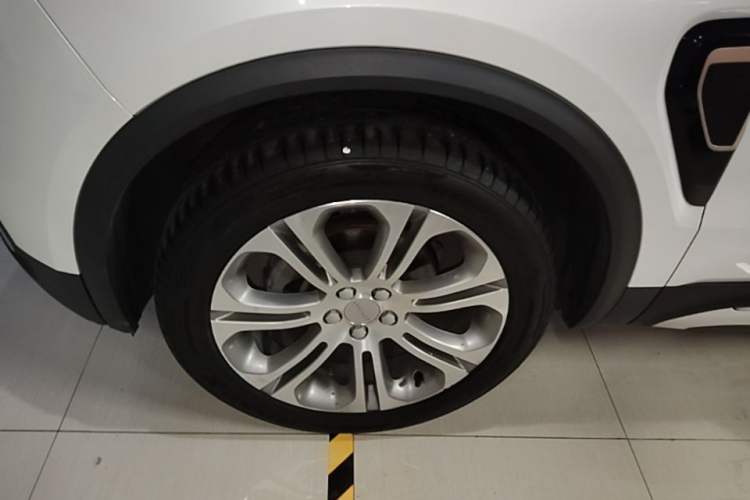 Used Lynk & Co 01 2019 2.0T Two-Wheel-Drive Pro Version China VI Standard Left Front Wheel Hub