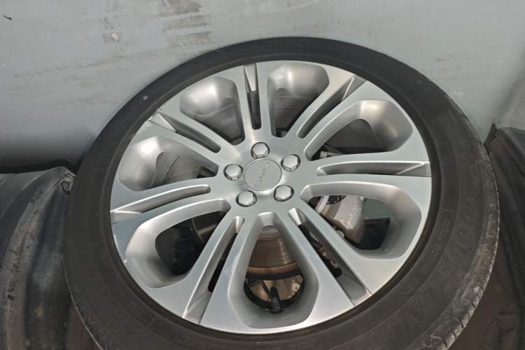 Used Lynk & Co 01 2019 2.0T Two-Wheel-Drive Pro Version China VI Standard Left Front Wheel Hub