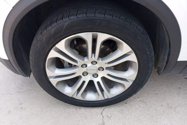 Used Lynk & Co 01 2019 2.0T Two-Wheel-Drive Pro Version China VI Standard Left Front Wheel Hub