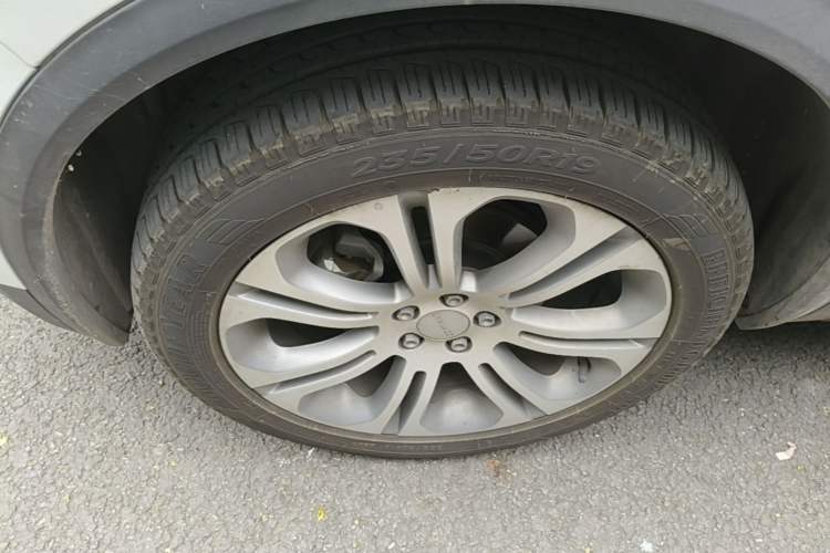 Used Lynk & Co 01 2019 2.0T Two-Wheel-Drive Pro Version China VI Standard Left Front Wheel Hub