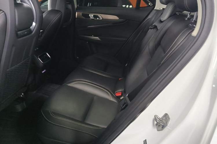 Used Lynk & Co 01 2019 2.0T Two-Wheel-Drive Pro Version China VI Standard Left Rear Seat