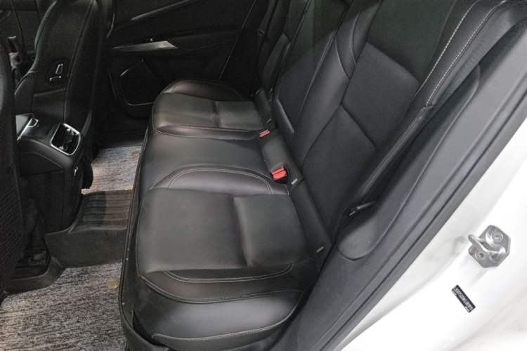 Used Lynk & Co 01 2019 2.0T Two-Wheel-Drive Pro Version China VI Standard Left Rear Seat