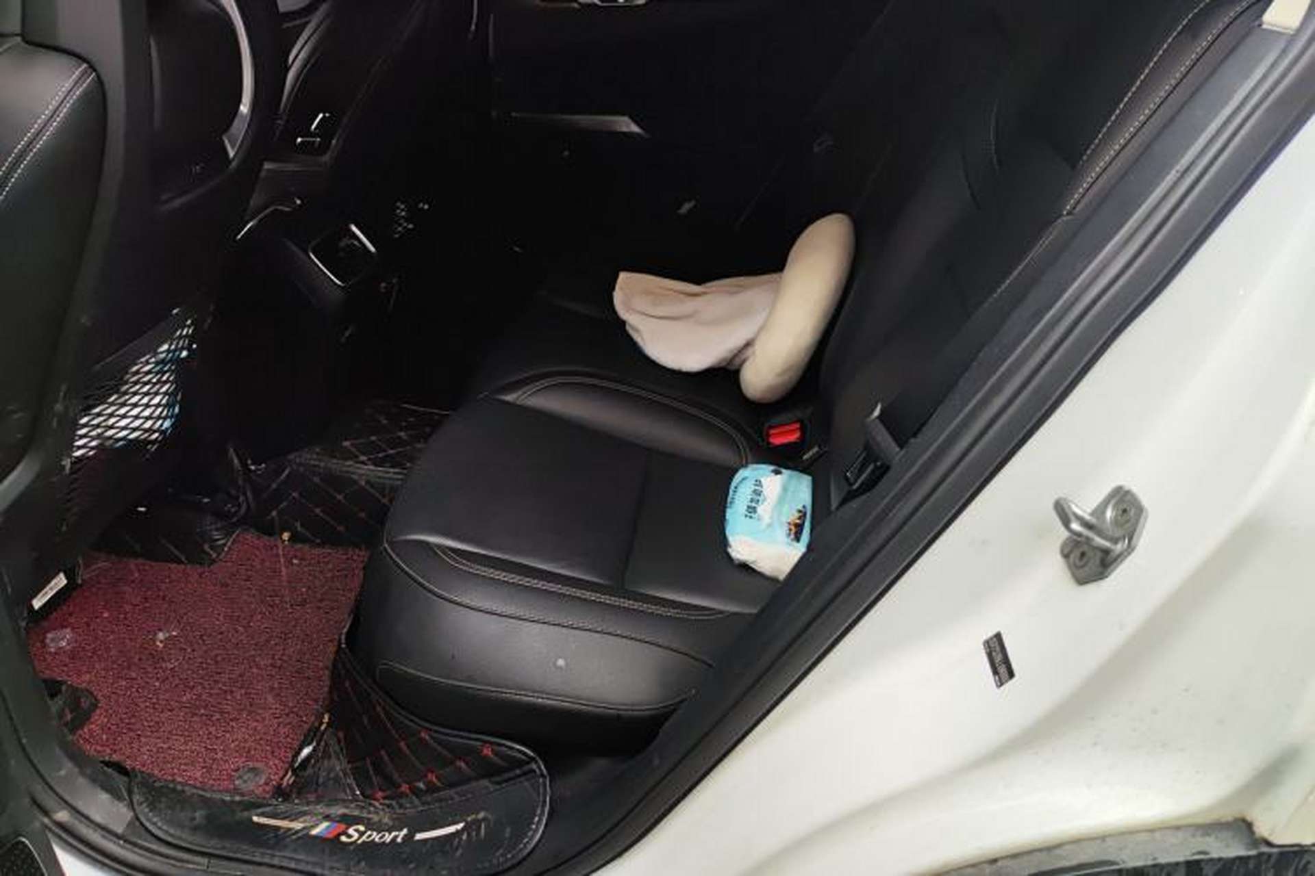 Used Lynk & Co 01 2019 2.0T Two-Wheel-Drive Pro Version China VI Standard Left Rear Seat