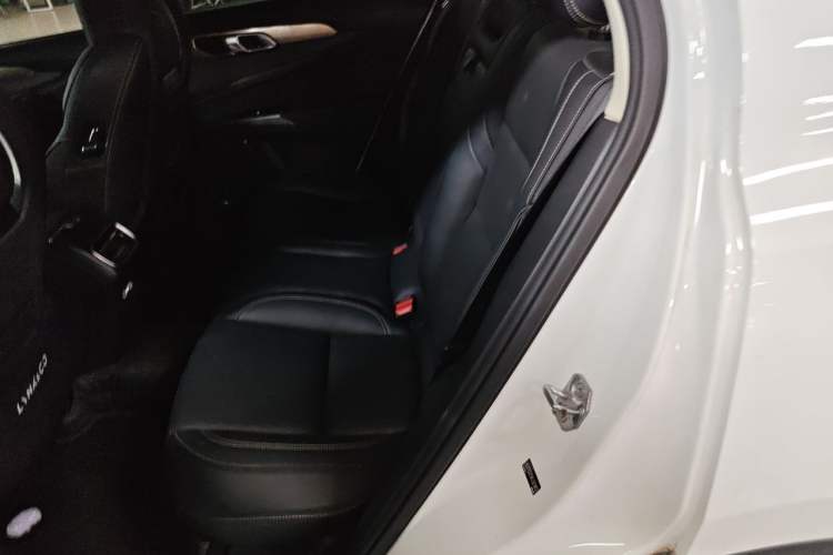 Used Lynk & Co 01 2019 2.0T Two-Wheel-Drive Pro Version China V Standard Left Rear Seat