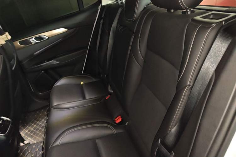 Used Lynk & Co 01 2019 2.0T Two-Wheel-Drive Pro Version China VI Standard Left Rear Seat