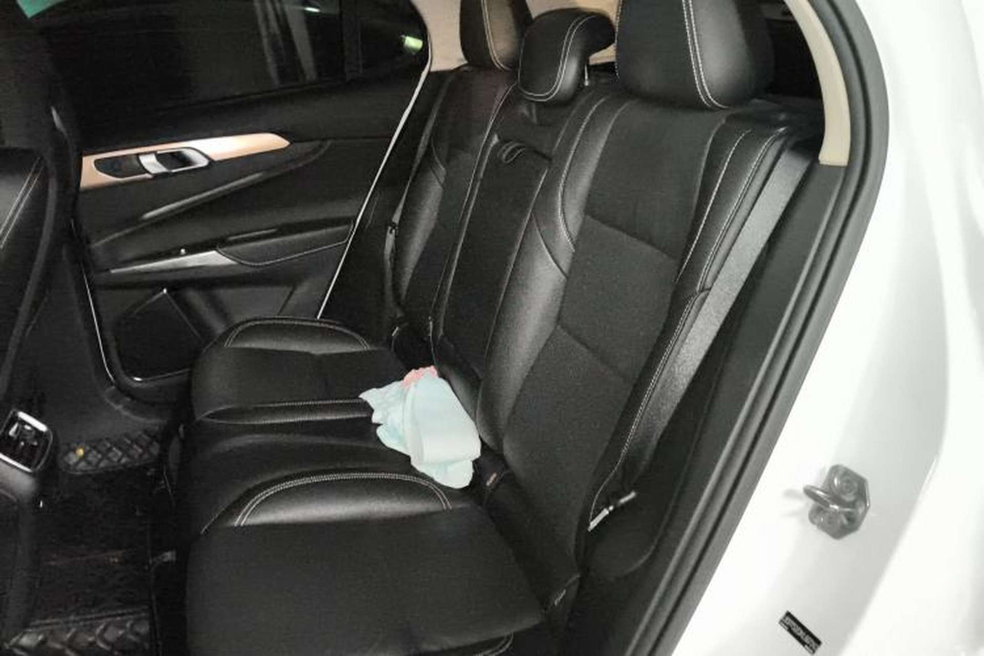 Used Lynk & Co 01 2019 2.0T Two-Wheel-Drive Pro Version China VI Standard Left Rear Seat