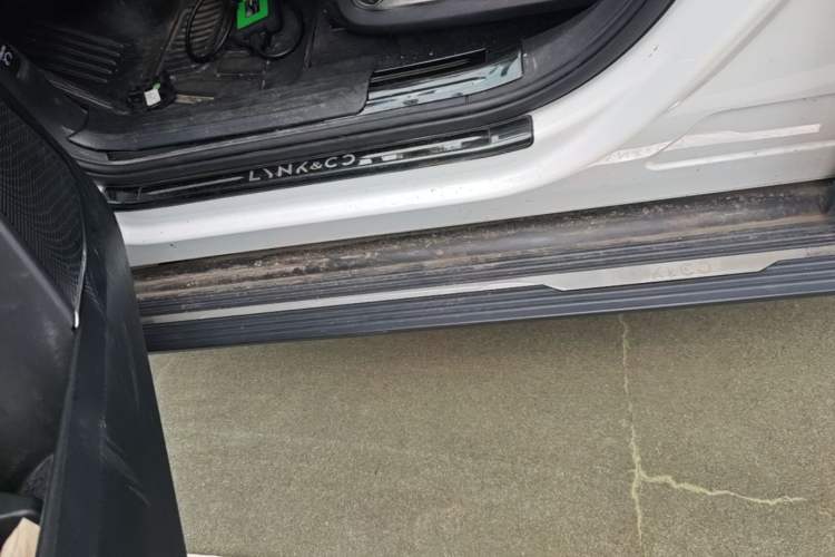 Used Lynk & Co 01 2019 2.0T Two-Wheel-Drive Pro Version China VI Standard Left Side Sill
