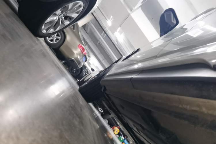 Used Lynk & Co 01 2019 2.0T Four-Wheel Drive Genie Pro Version China V Emission Standard Left Side Sill