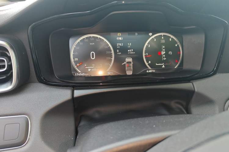 Used Lynk & Co 01 2019 2.0T Two-Wheel-Drive Pro Version China VI Standard Odometer Close Up