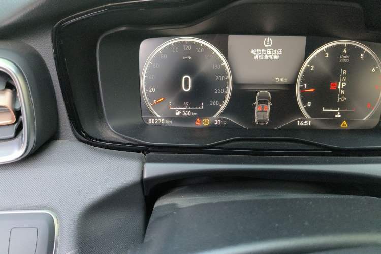Used Lynk & Co 01 2019 2.0T Two-Wheel-Drive Pro Version China V Standard Odometer Close Up