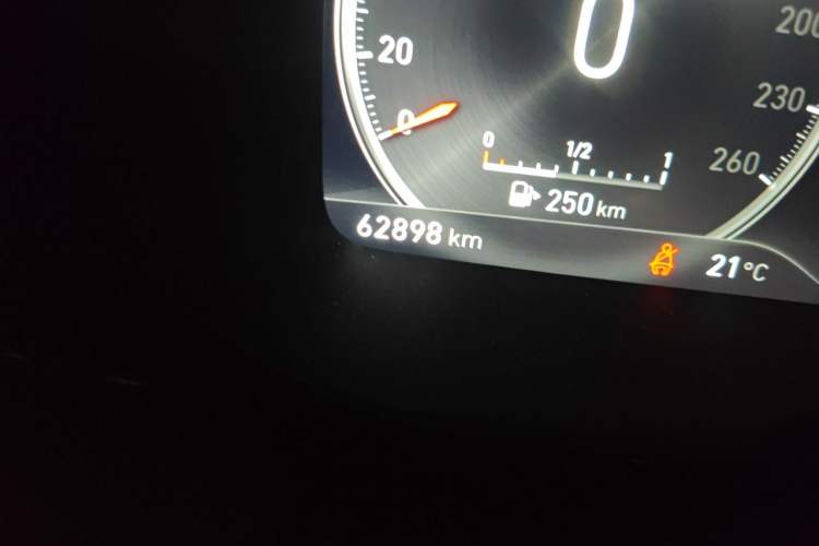 Used Lynk & Co 01 2019 2.0T Two-Wheel-Drive Pro Version China VI Standard Odometer Close Up