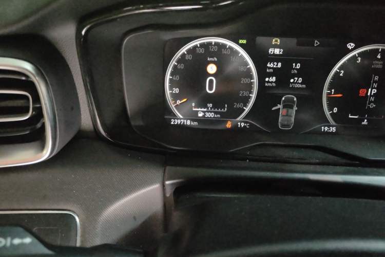 Used Lynk & Co 01 2019 2.0T Two-Wheel-Drive Pro Version China VI Standard Odometer Close Up